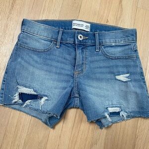 Abercrombie kids Jean shorts 
Mid rise midi 11/12 regular